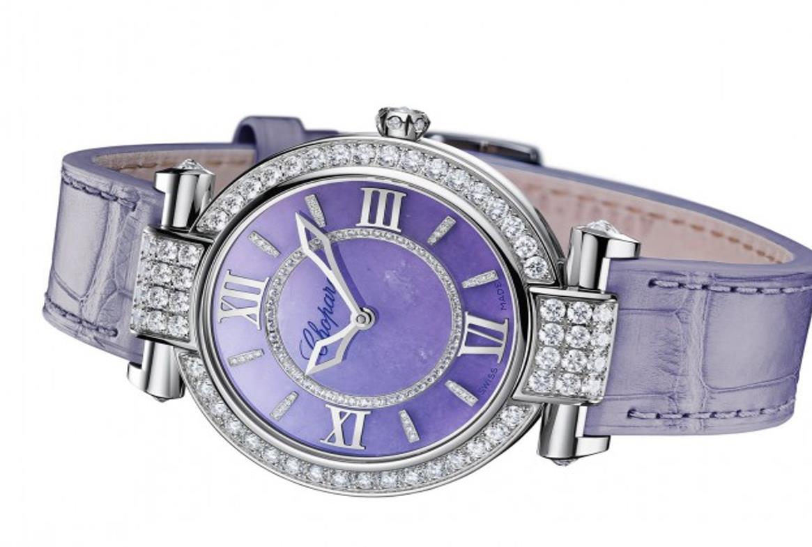 全新推出一枚由薰衣草紫色玉石为表盘的Imperiale腕表